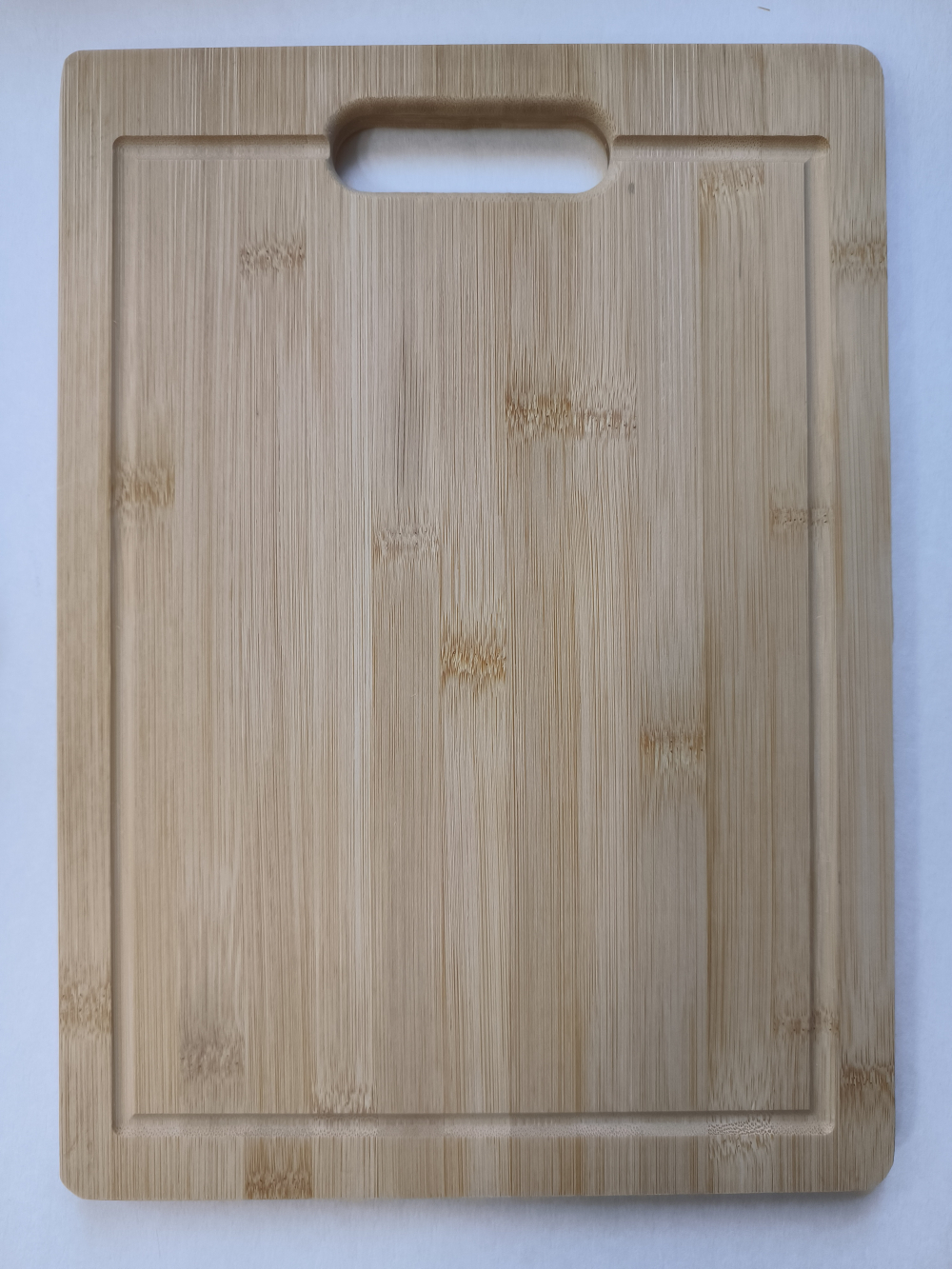 Правоъгълна бамбукова дъска за рязане с улей 24 х 33 х 1,7 см .