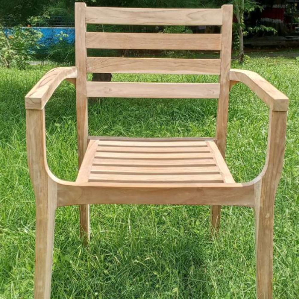 Тиков стол KARIMUN – масивно дърво, етно стил и устойчивост