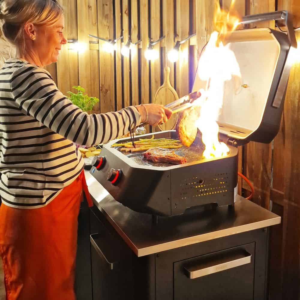 Газов грил Cozze G-500, 2 зони, чугунена решетка и капак, 5.0 kW – снимка 4